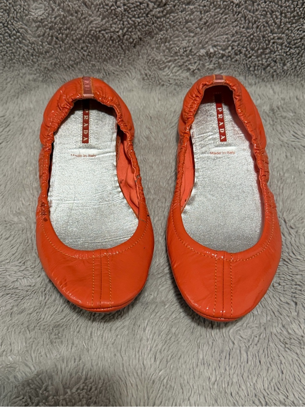 Prada Ballet Flats Womens 36.5 US 6.5 Orange Patent Leather Scrunch Slip Ons - Picture 2 of 13